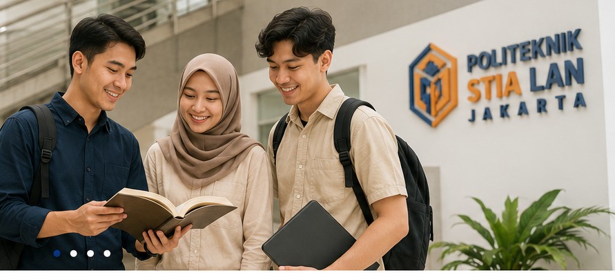 Mahasiswa menggunakan laptop untuk pembelajaran